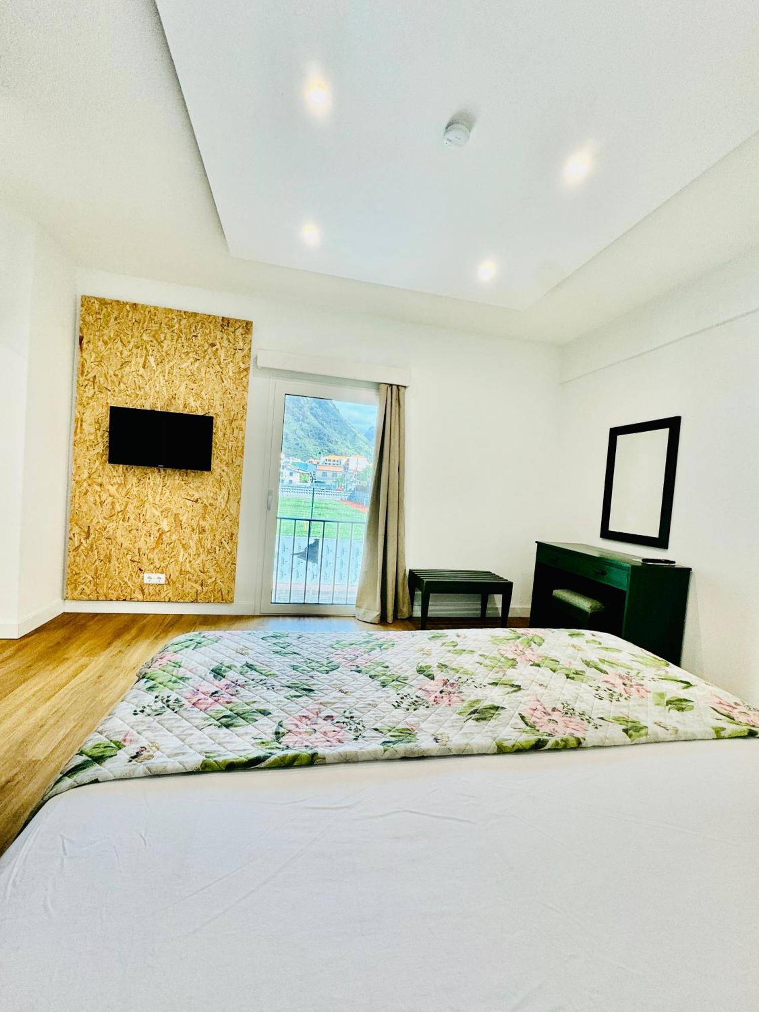 Vale Mar Guest Hotel Ribeira Brava Bagian luar foto